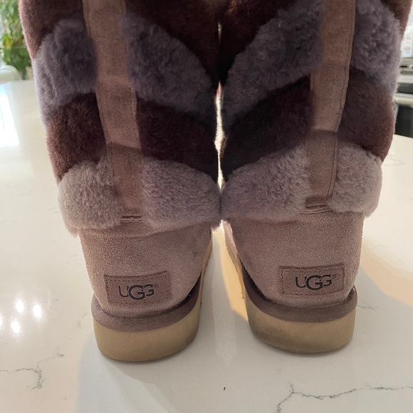 Barely worn *UGG* boot - Picture 4 of 6